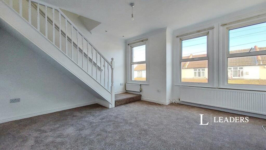 Apartment in Southend-on-Sea - View 2