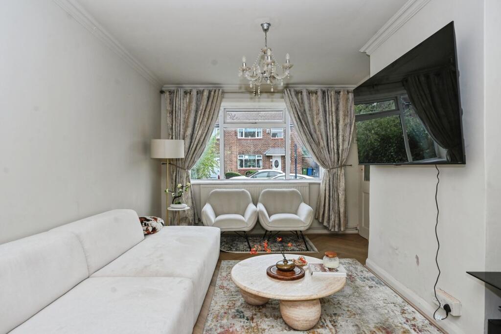 Willow Crescent, Leigh, WN7 photo 2