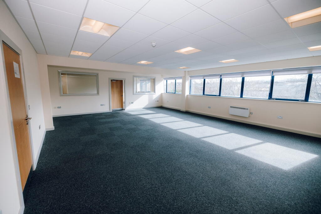 1000 sqft office in Burnley