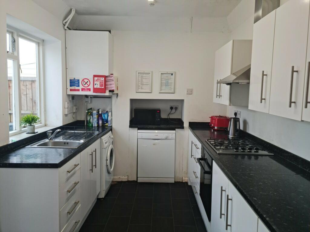 Additional image 4 of 6 Bed Student House on Columbia Road