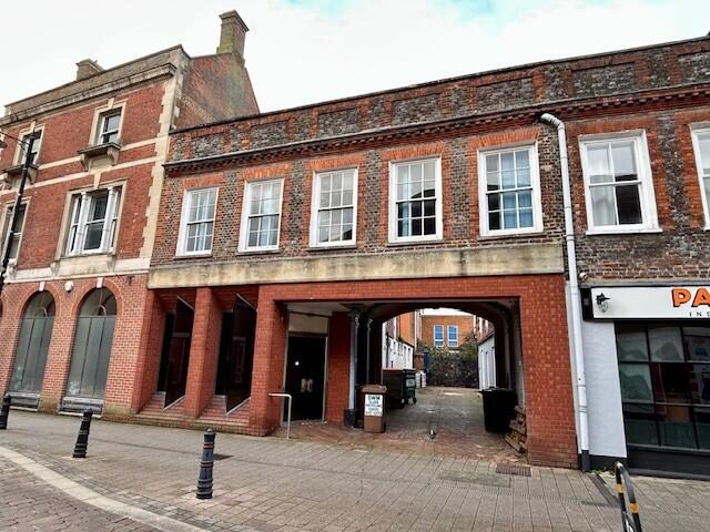 Main image of property: 17 Bartholomew Street, Newbury, West Berkshire, RG14 5LY