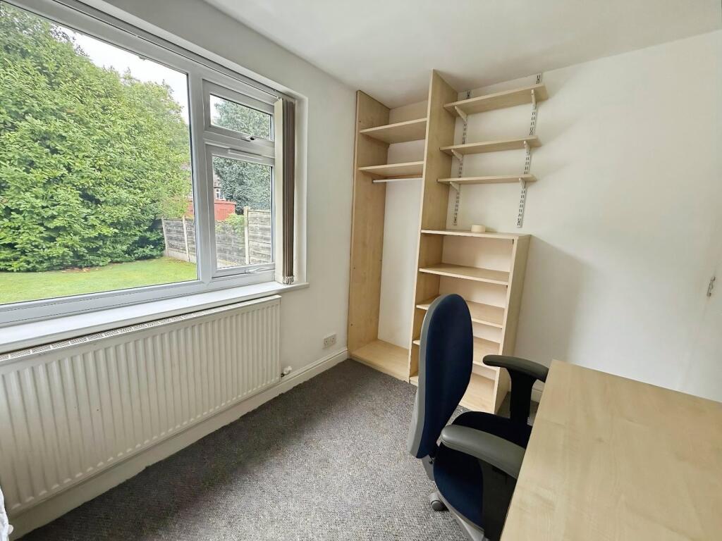 6 bedroom semi-detached house for rent
