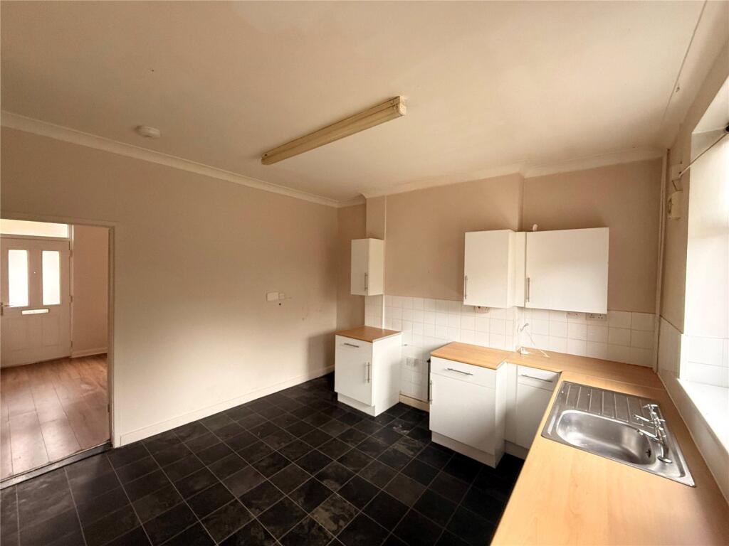 House in Chesterfield, Derbyshire - View 4
