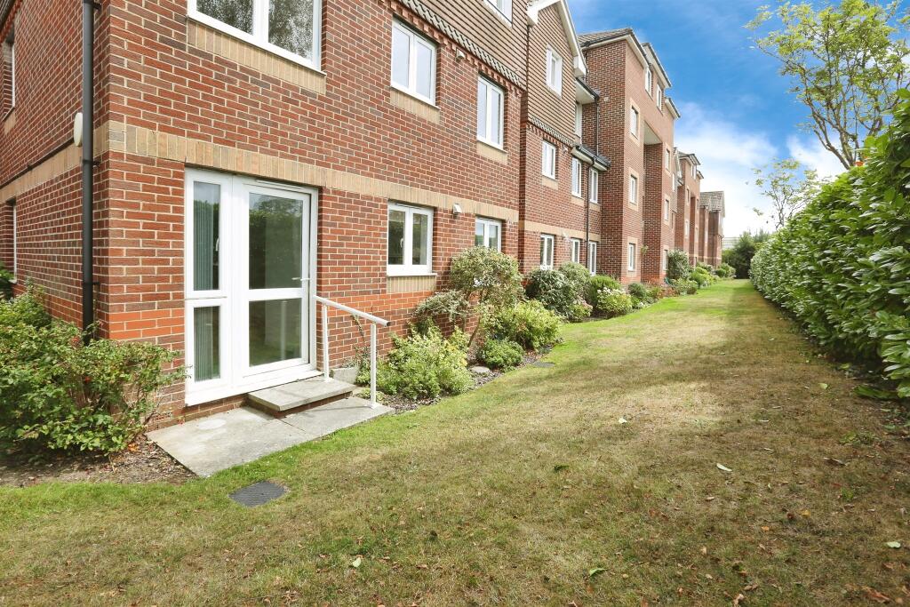 Apartment in Fareham, Hampshire - View 2