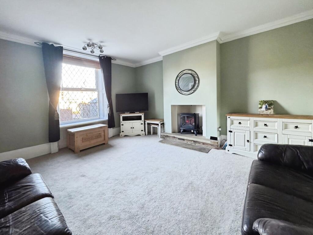 Snelsins Lane, Cleckheaton, BD19 photo 2