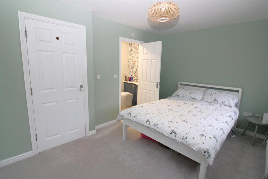 Westland Drive, Lee-on-the-Solent, Hampshire, PO13 - View 6