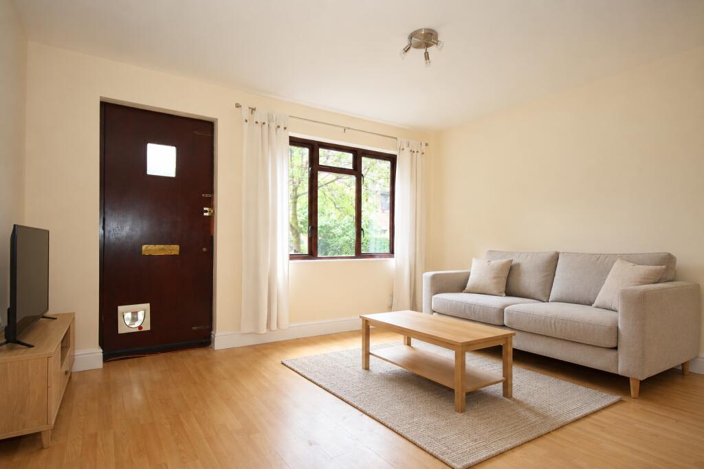 Apartment in Woking, Surrey - View 2