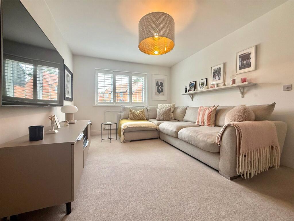 Connolly Close, Deepcut, Camberley, Surrey, GU16 photo 4