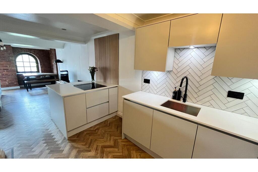 Main image of property: Castle Quay, Manchester, M15