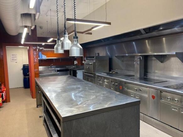 Kitchen 2.jpg