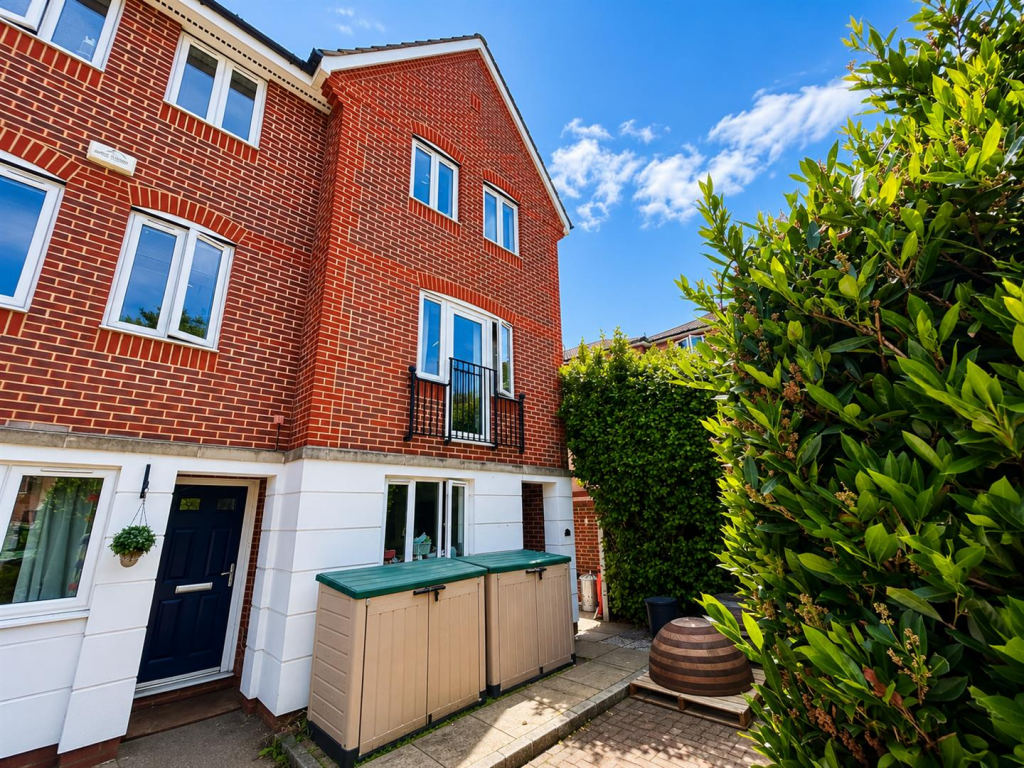 Main image of property: Pettys Close, Cheshunt