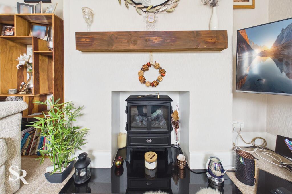 House in High Peak, Bridgeholm Green, Chinley, Buxworth and Brownside - More