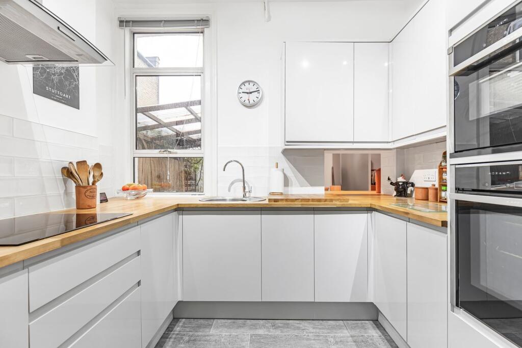 House in Spelthorne, Ashford - View 3