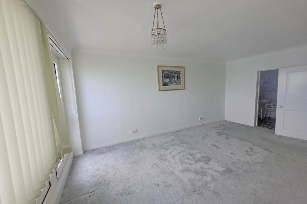 Apartment in Eastbourne, East Sussex - More