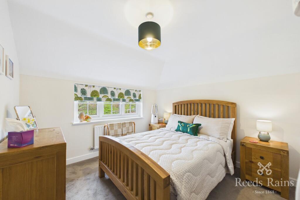 House in Eaton, Round Hill Gardens, Hulme Walfield - View 5