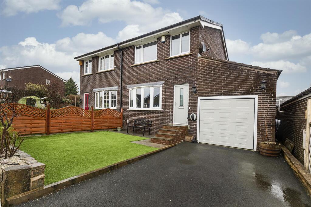 3-bed semi-detached on Oak Avenue, Meltham, Holmfirth, £280,000