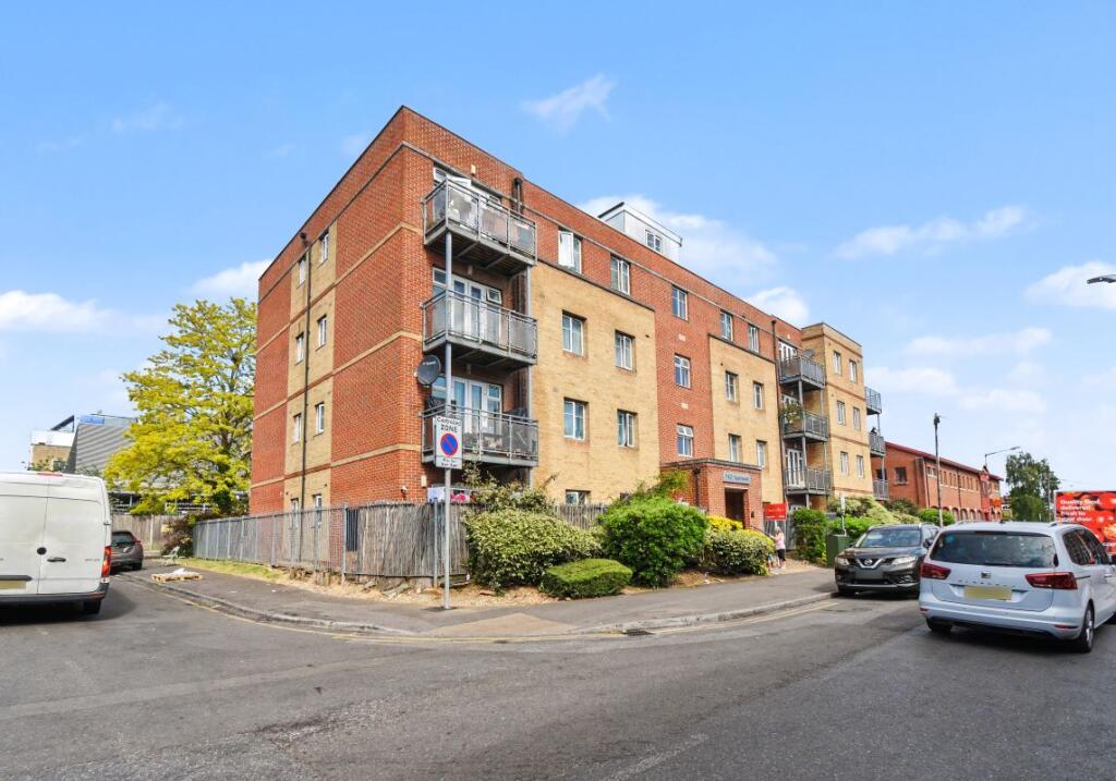 Main image of property: 14 Neo Apartments, 1-9 Wexham Road, Slough, Buckinghamshire, SL1 1UG