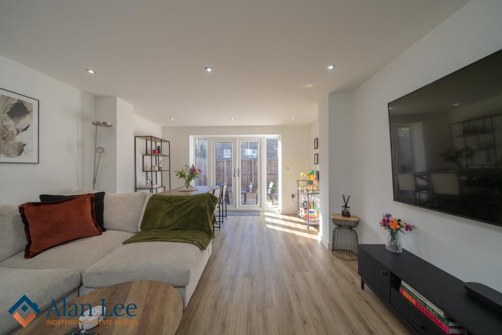 House in Macclesfield, Cheshire East - View 3