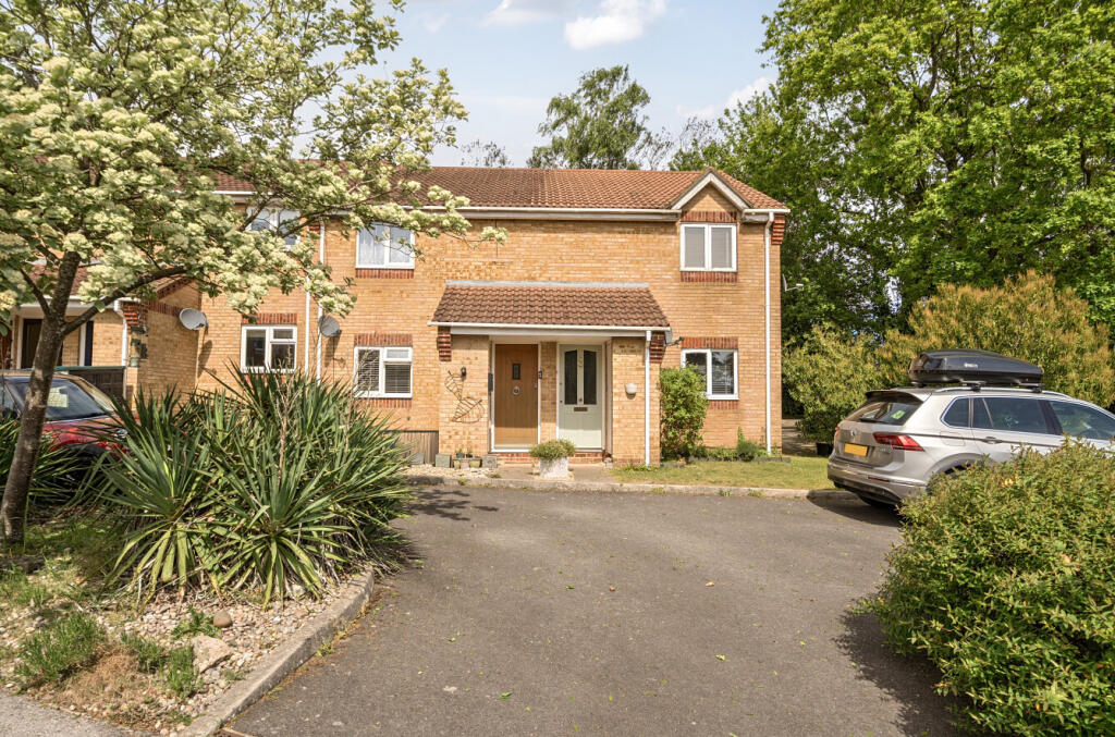Main image of property: Carters Walk, Farnham, Surrey, GU9