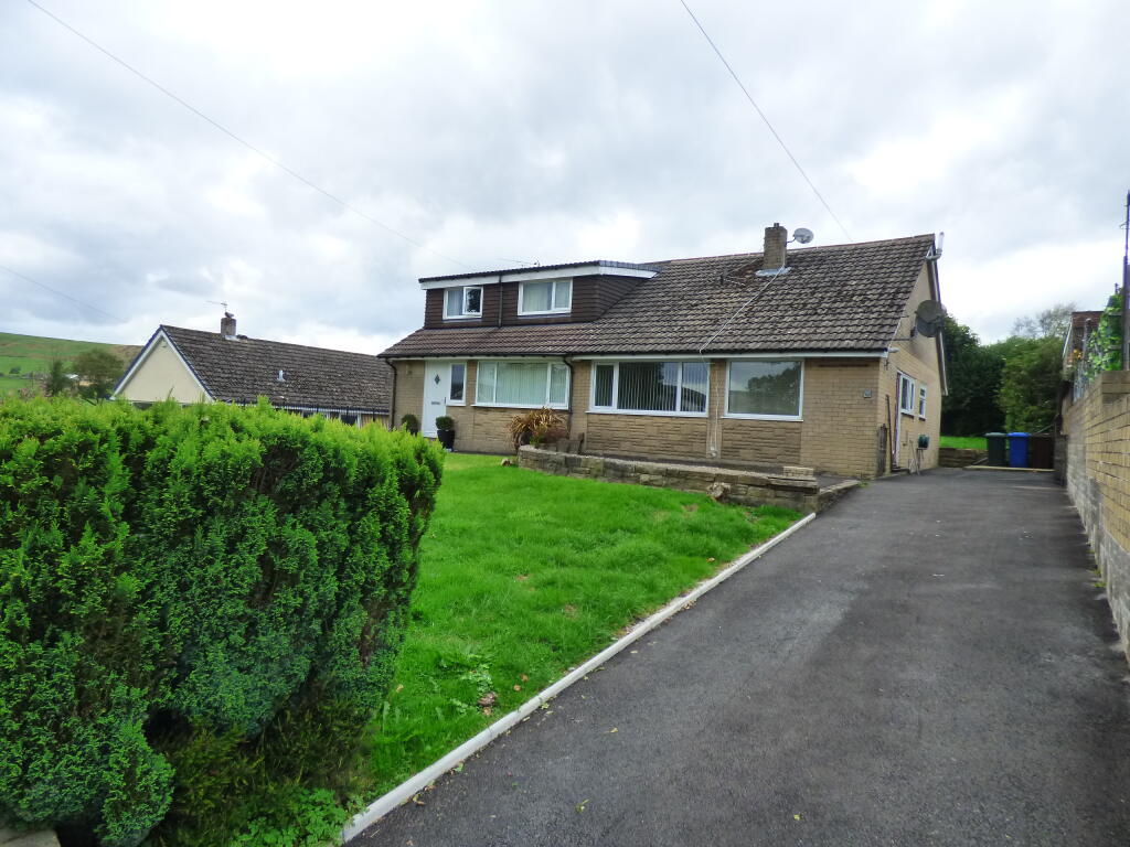 99 Goodshaw Avenue North, Loveclough