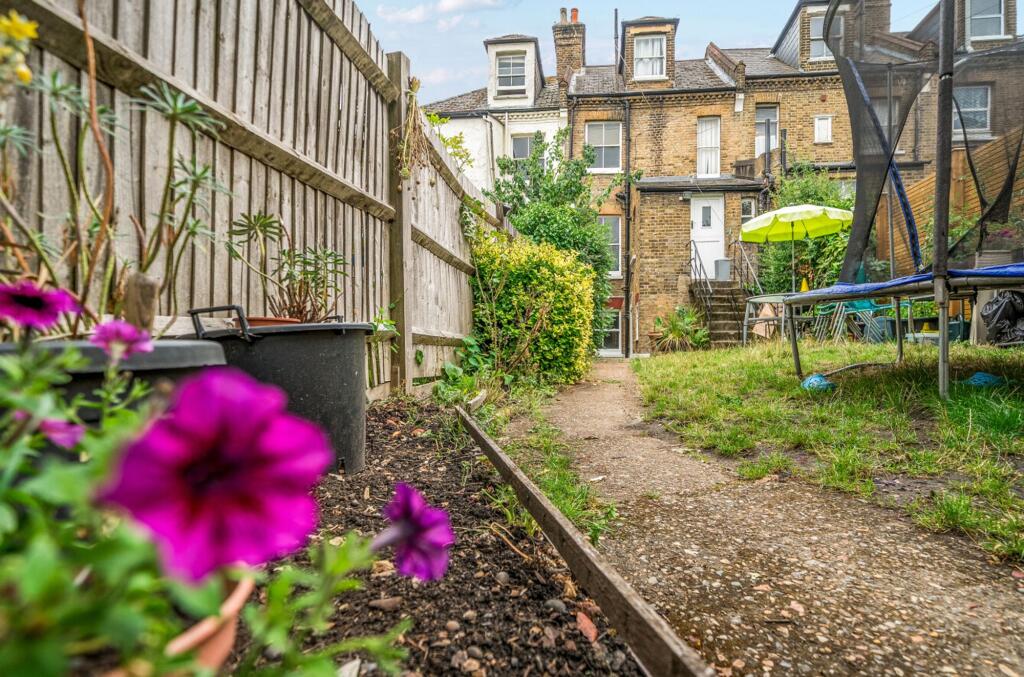 Apartment in Beckenham - View 3