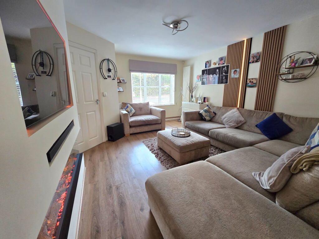 Clos Yr Hesg, Tregof Village, Swansea Vale photo 3