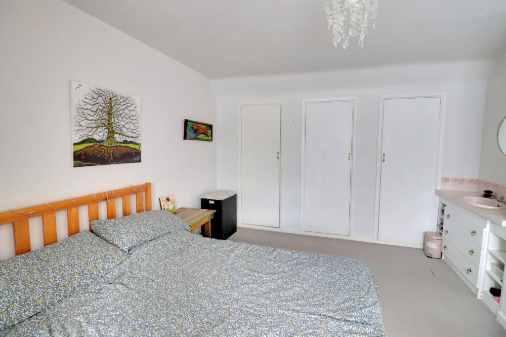 House in Waterlooville - More