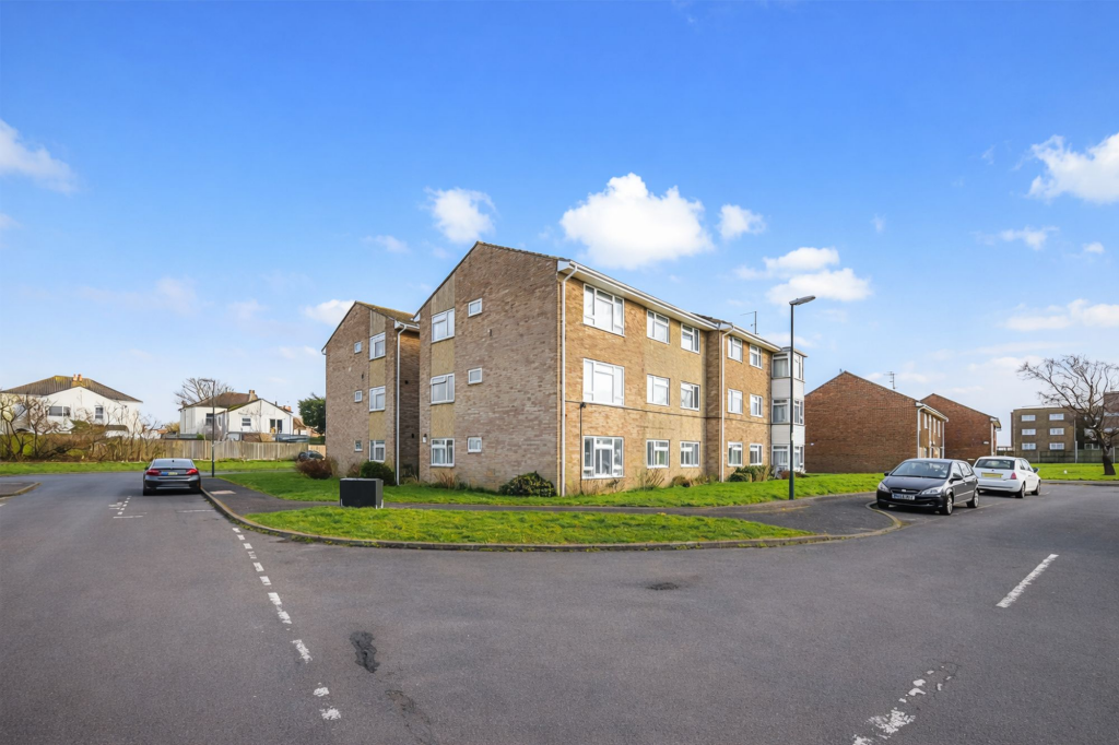 Main image of property: Beachcroft Place, Lancing, BN15