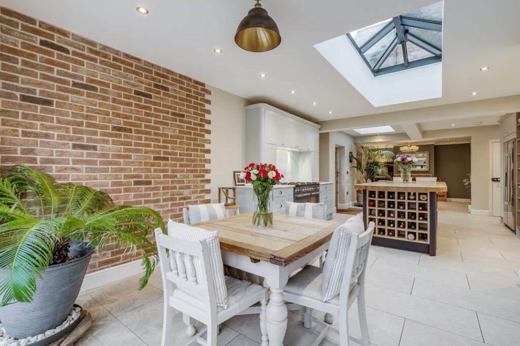 3-bed semi-detached on Pondcroft Road, Knebworth, Hertfordshire, SG3, £650,000