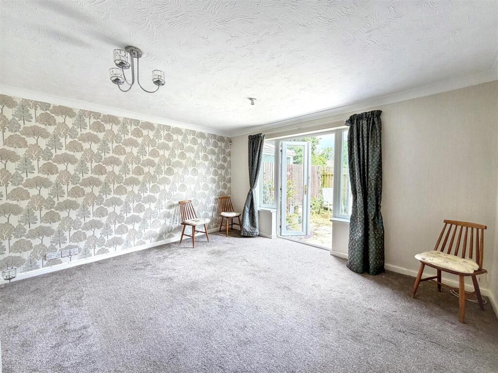 Apartment in Newport, Somerton, Liswerry - More
