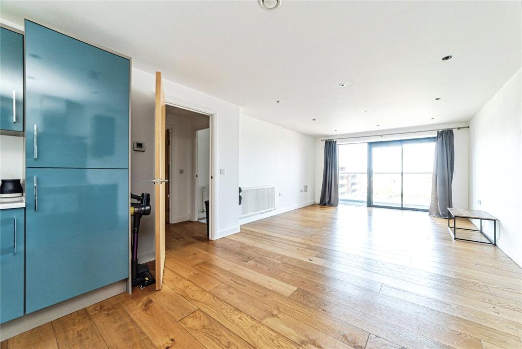 Racecourse Road, Newbury, Berkshire, RG14 - View 6
