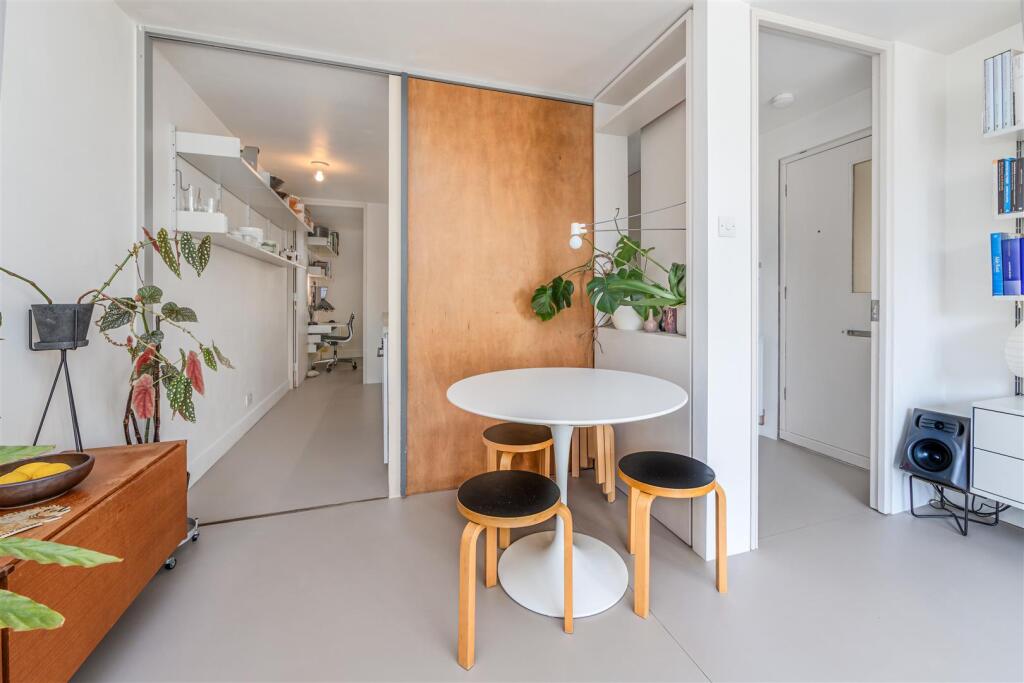 Apartment in London - More