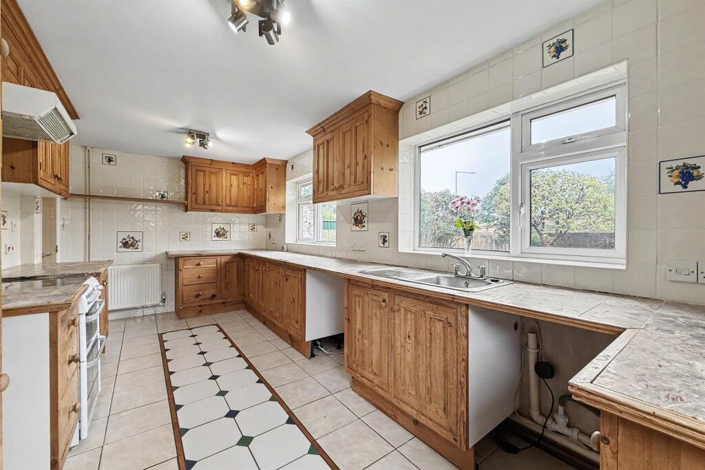 House in Bridport, Allington - More