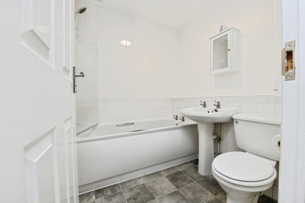 Apartment in Colchester, Essex - View 5