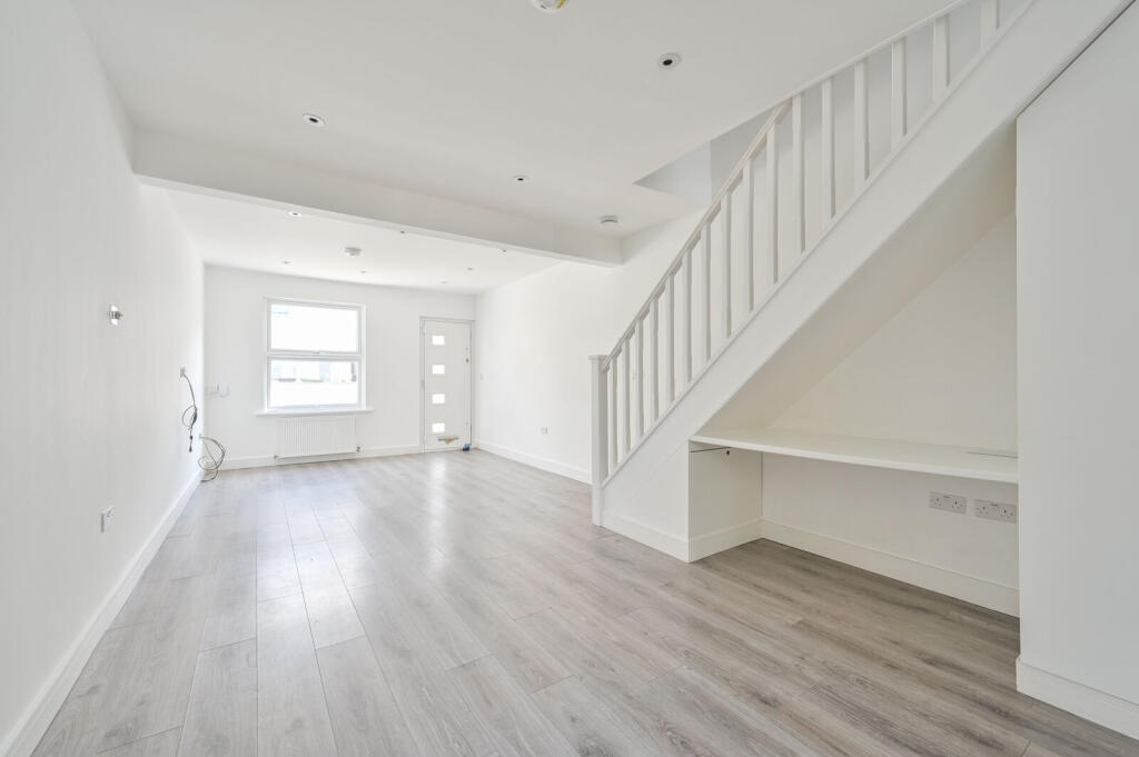 House in Watford - View 3
