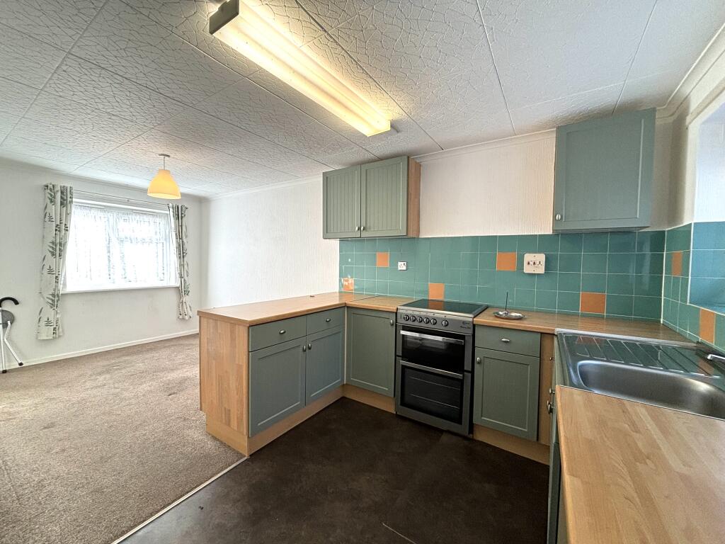 The Roundabout, Longbridge, B31 photo 5