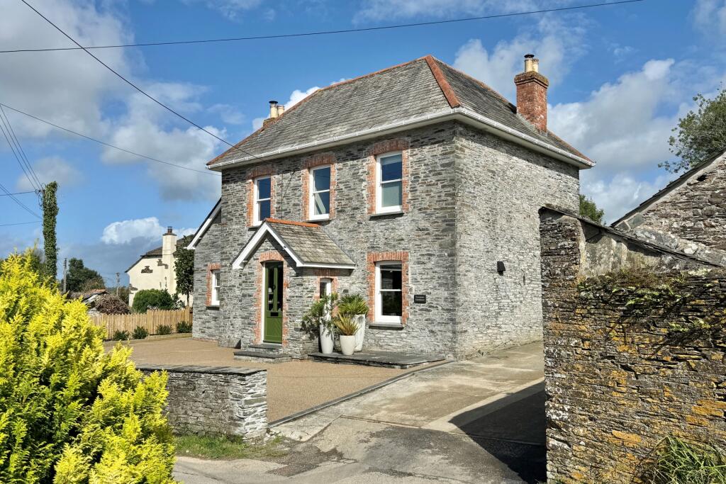 5-bed house on Trevanson Farmhouse, Trevanson, PL27, £850,000