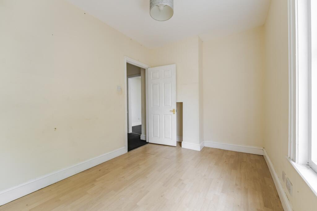 Flat A, 12B Kings Arms Street, North Walsham, Norfolk NR28 9JX photo 4