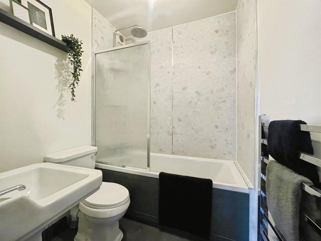 Apartment in Coventry - More