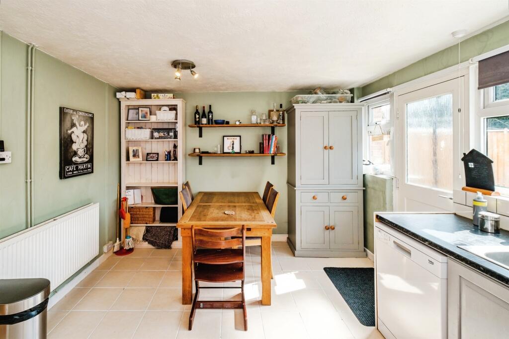 Hayley Road, LANCING photo 4