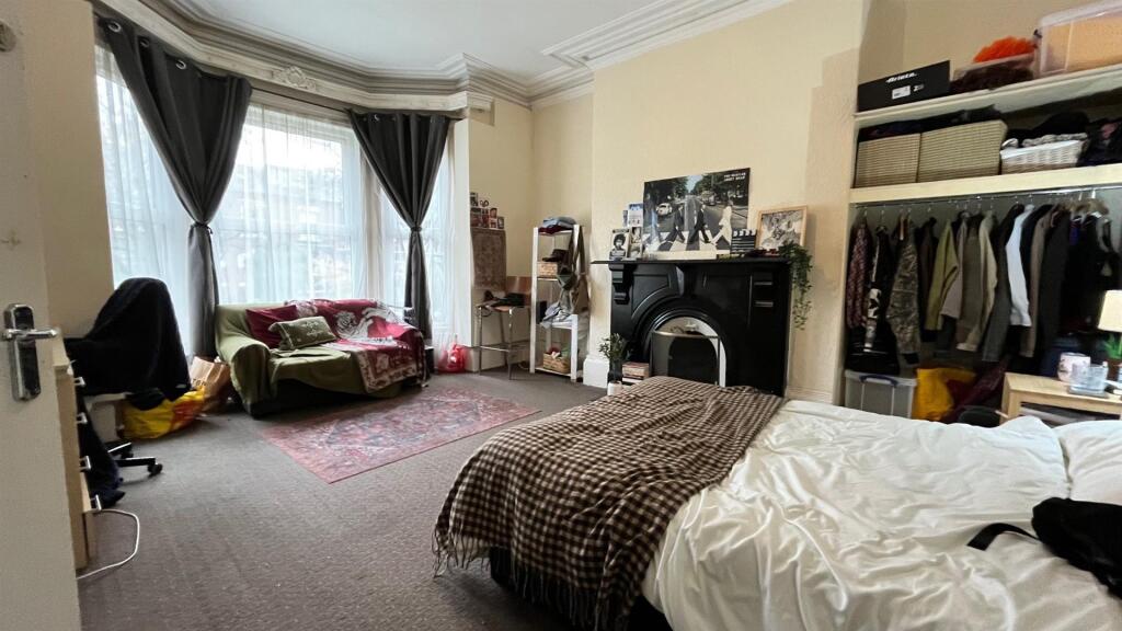 9 bedroom house for rent