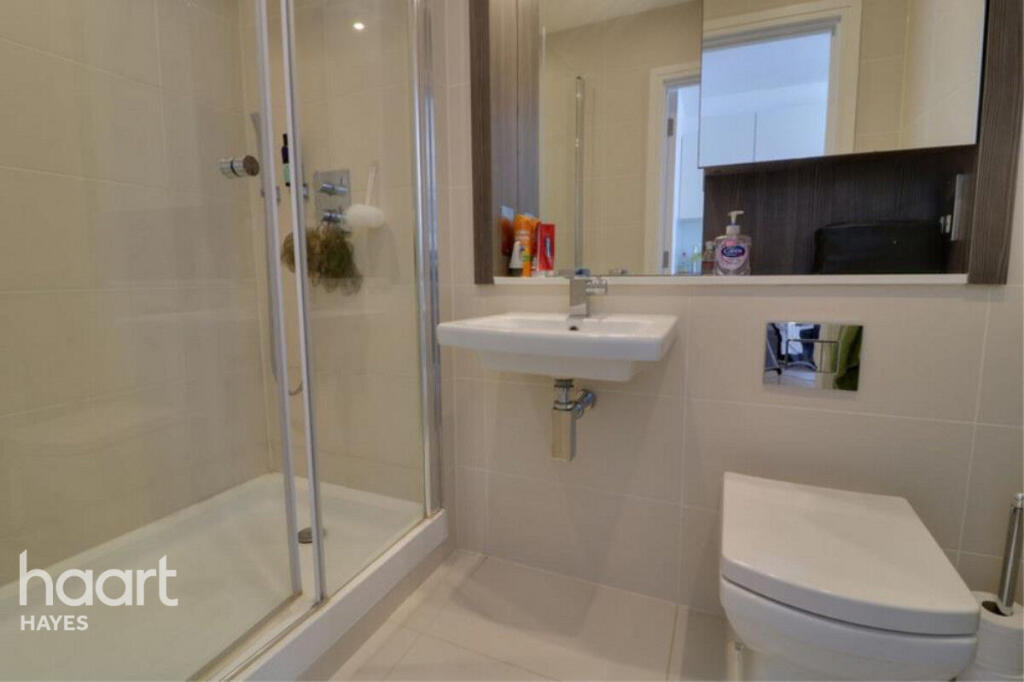 Apartment in Southall - More