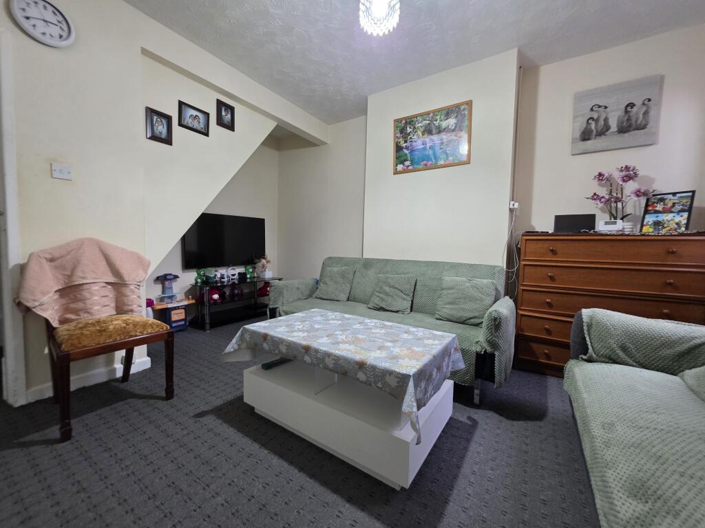 House in Wolverhampton, All Saints, Goldthorn Park - View 4