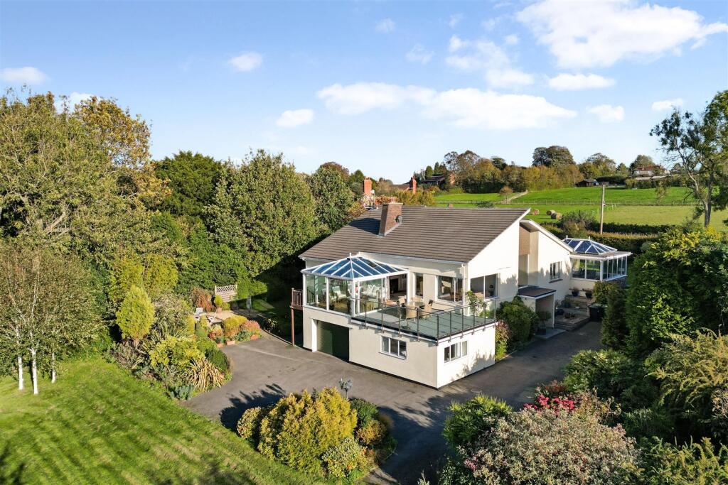Main image of property: Manor Lane, Abbots Leigh, Bristol, BS8