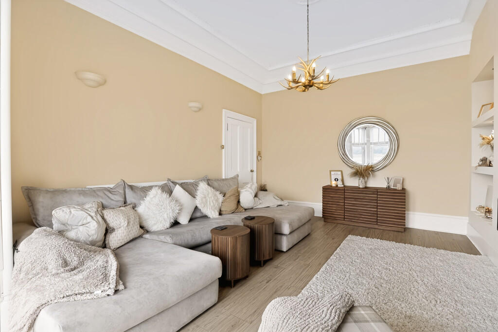 Apartment in Glasgow, West Dunbartonshire - More