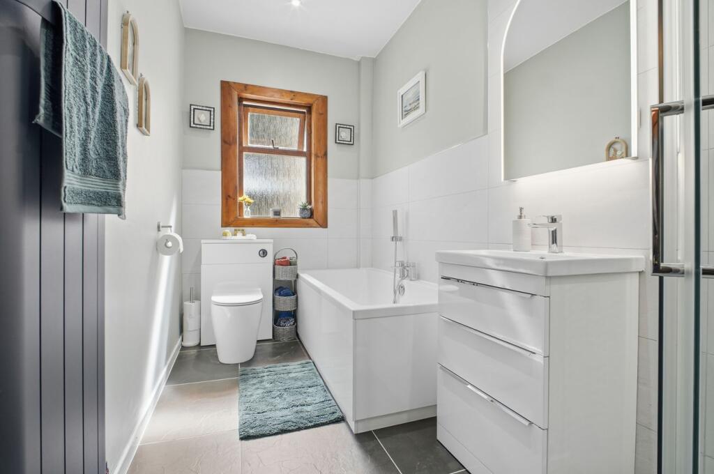 House in Kilmarnock, East Ayrshire - More