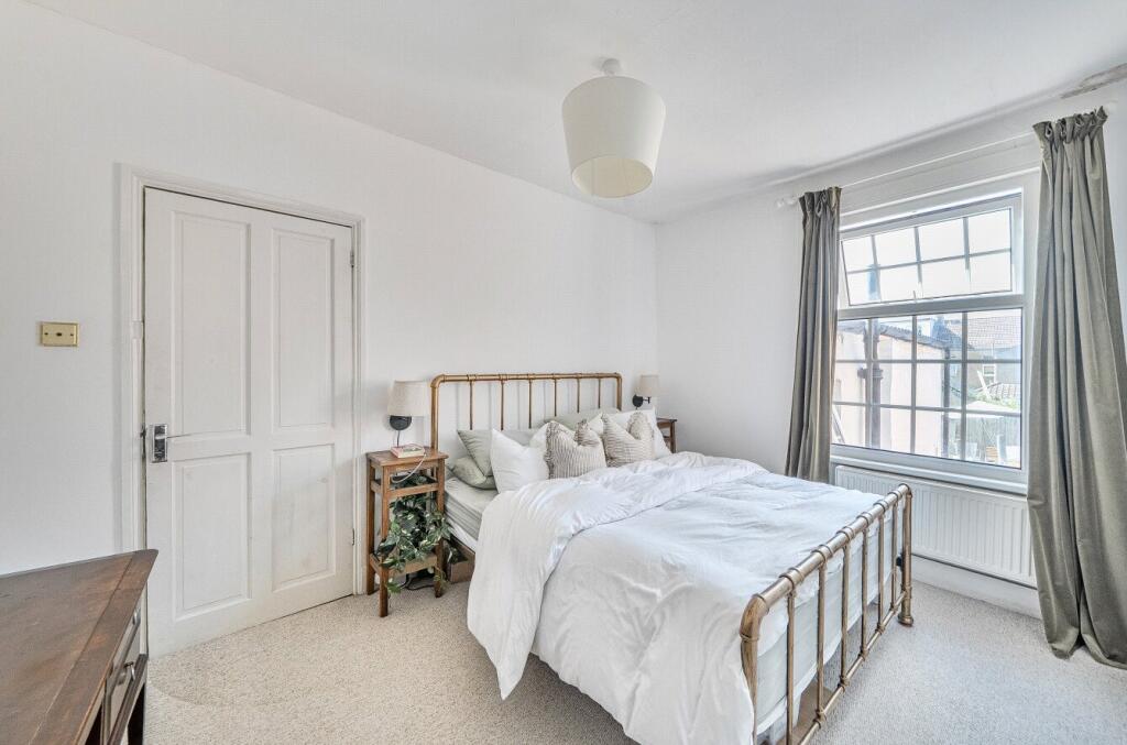 House in Croydon - More