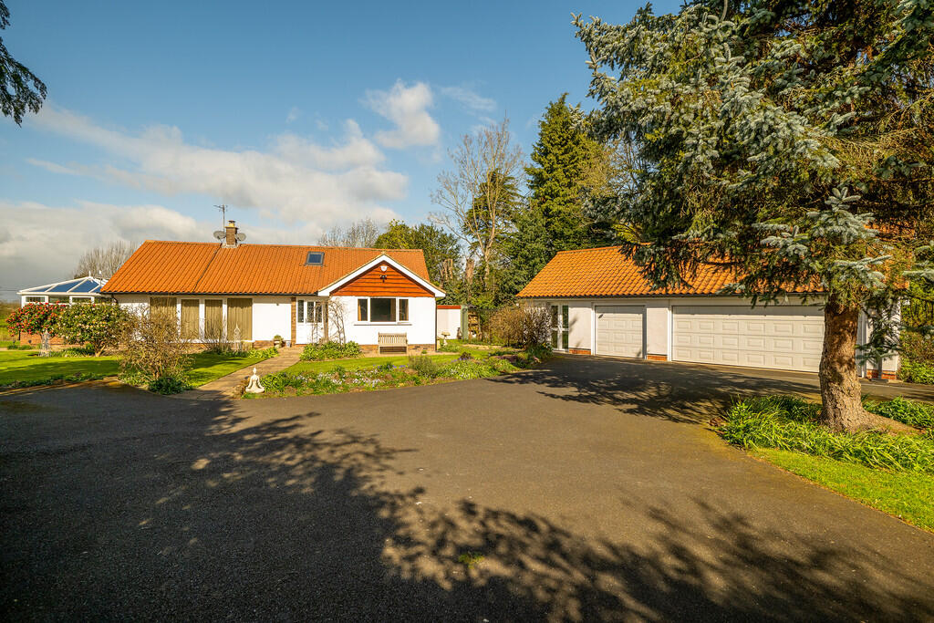 Main image of property: Fosse Road, Farndon, Newark