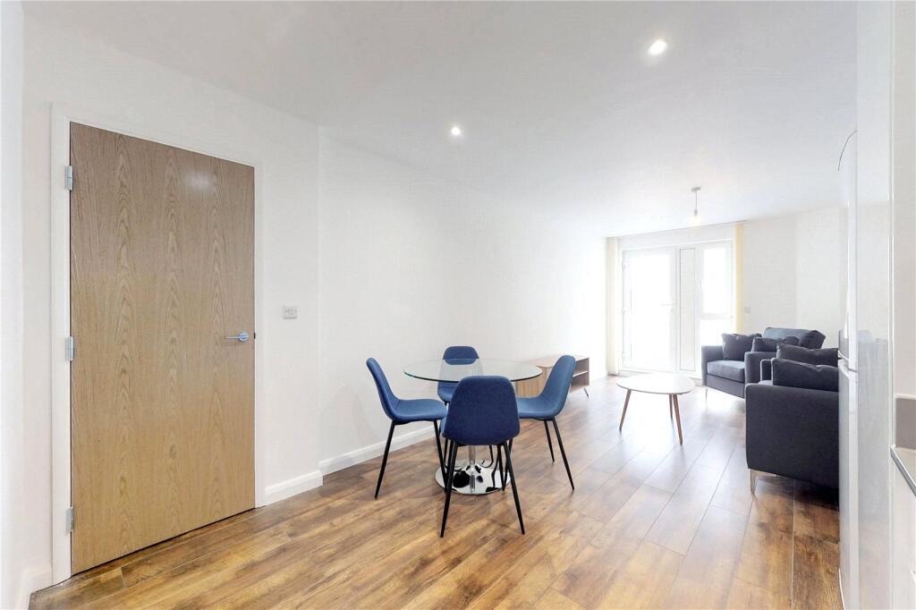 Apartment in Slough - View 5