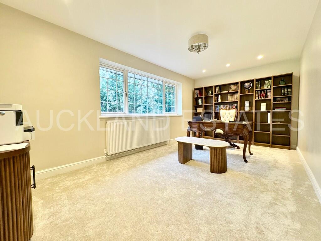 Additional image 28 of Foxes Lane, Brookmans Park, AL9